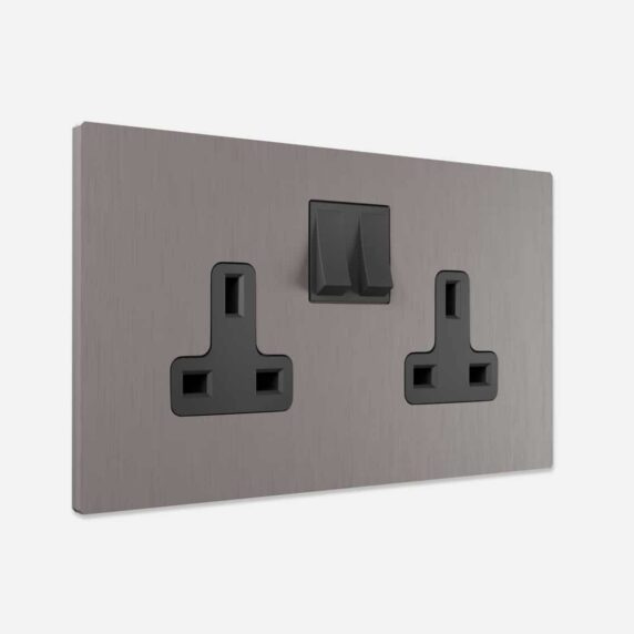 fbcn_mnt_cmb_008_5-1_placa-2e-doble-endoll-british_cam3-4-1-1440x1128